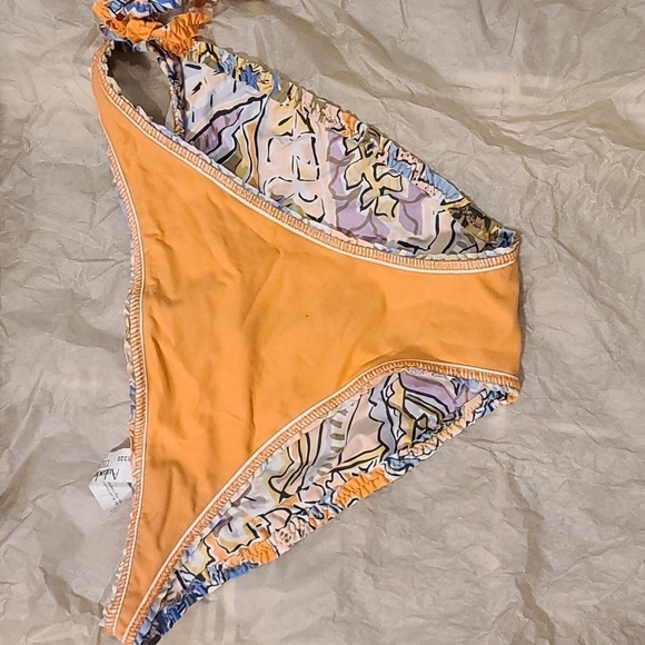 Aubade Paris Ruffle bikini  tropical print, 32C Bra - XS Bottom - Picture 13 of 16
